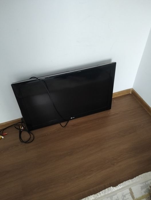 Телевизор на запчасти,