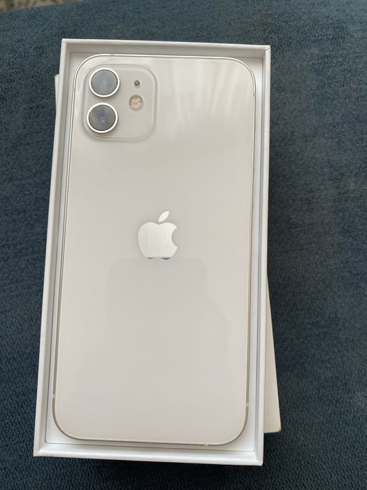 Продам iPhone 12.