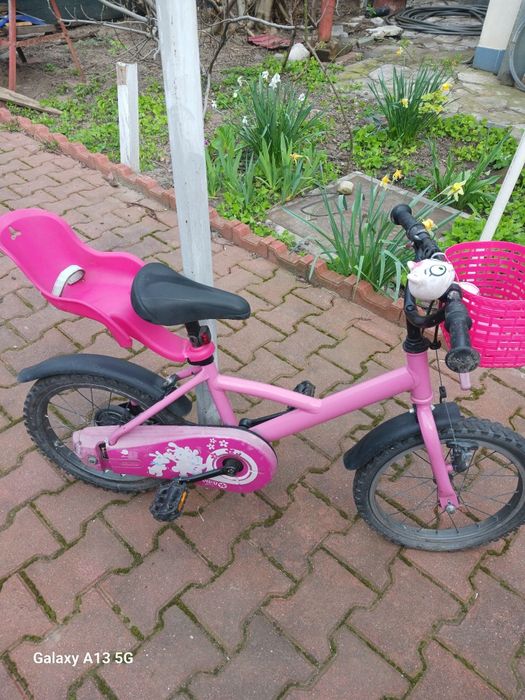 Bicicleta roz pentru copii cu roti pe16