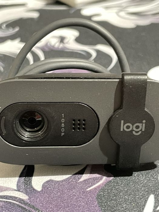 Продам Веб-камеру Logitech Brio 100 Graphite