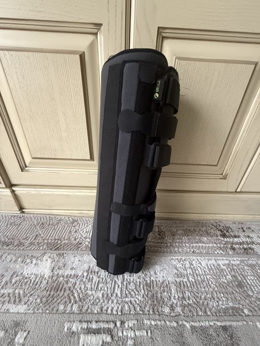 Ортез ,тутор на коленный сустав