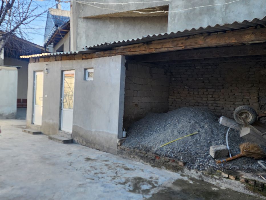 Уй сотилади ховли. Дом продаётся участок