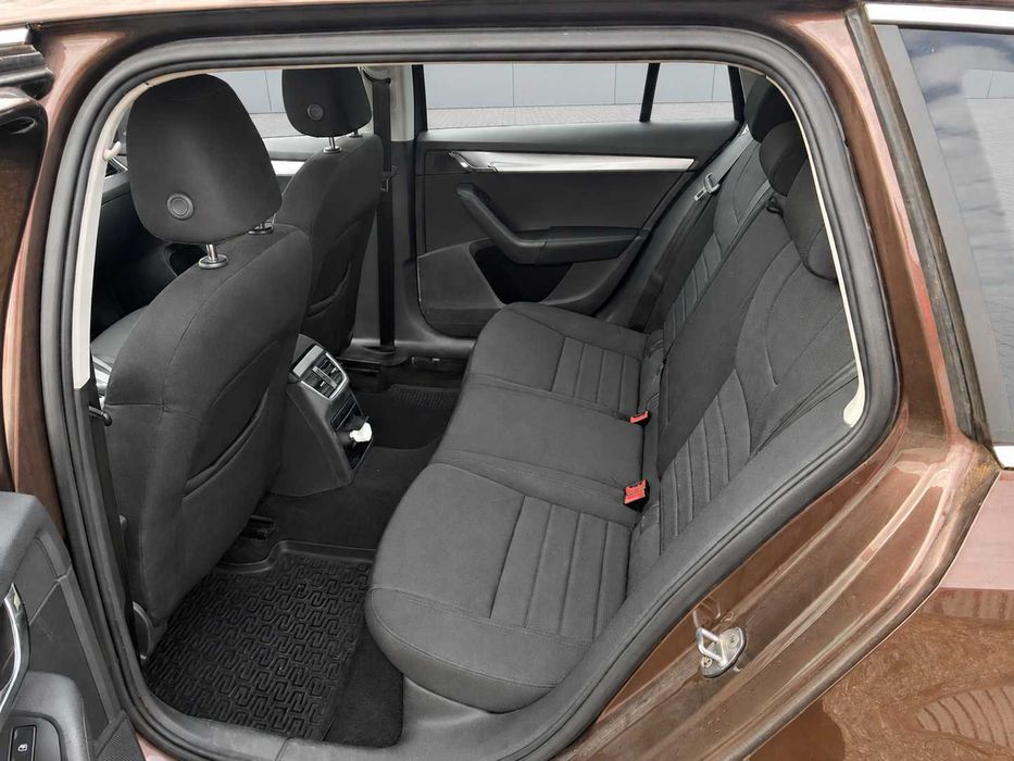Škoda Octavia Combi 1.6 TDI DSG, 2016, 335.000 km — 6.000 €