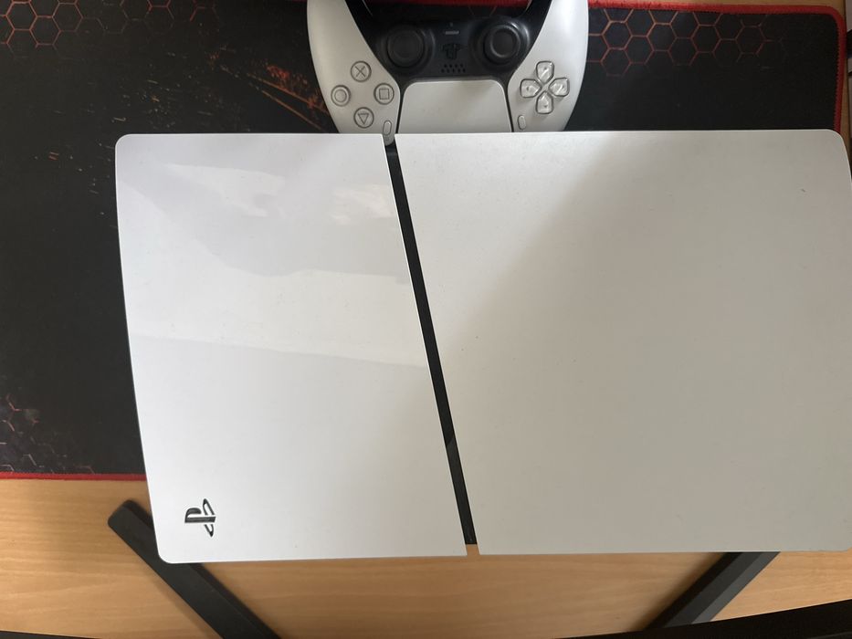 Vand playstation 5  1T plus monitor phylips evania
