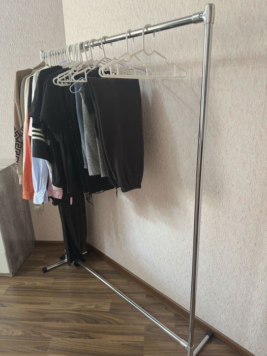 Напольная вешалка для одежды 1,5*1,8м