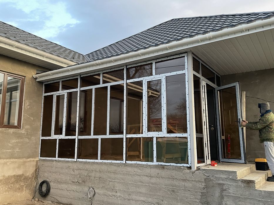 Пластиковые окна и витражей двери