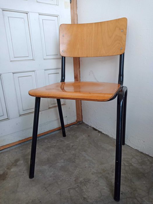 Vand 2 Scaune cu Spătar și Șezut din Lemn pentru bucatarie