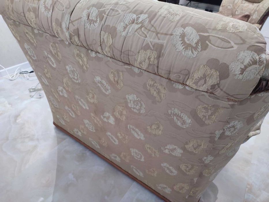 Троен диван разтегателен запазен