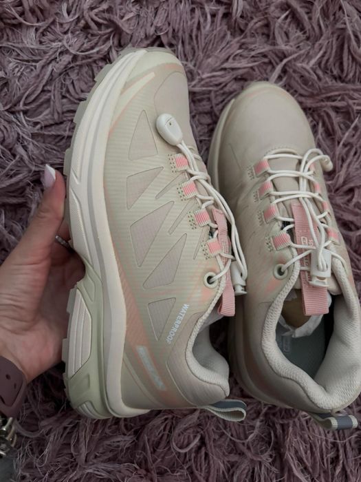 Bocanci de drumetie sprandi