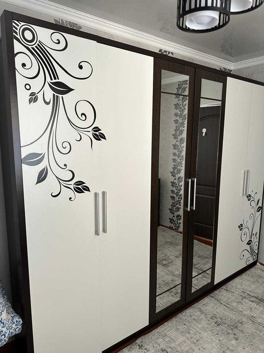 шкаф-гардероб с зеркалами