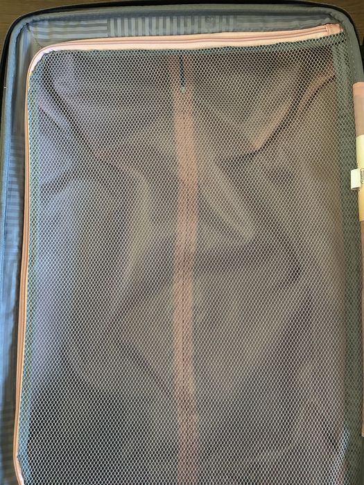 Чемодан М размер American Tourister