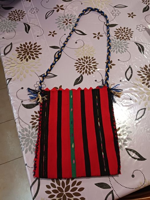 Трдиционна българска чанта.Везана със шевици. Нова.