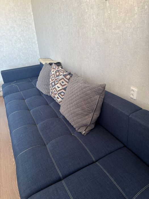 Продается диван 4 метровый