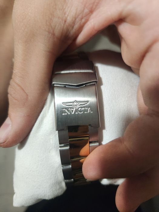 срочно часы Invicta