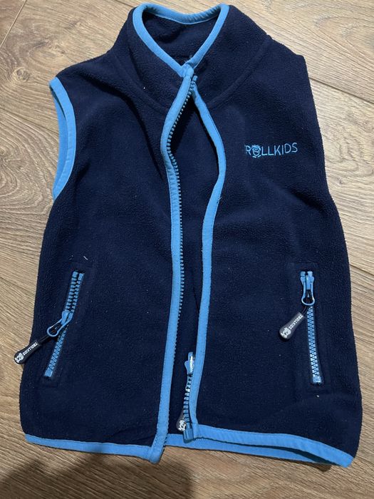 Джинсови гащеризони 92 размер-керемиден,две блузки-12 лв -обичан веднъ