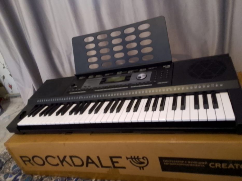 Синтезатор Rockdale, новый