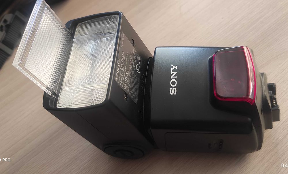 Срочно продам фотоаппарат SONY альфа 550 и вспышку SONY HVL-F42AM