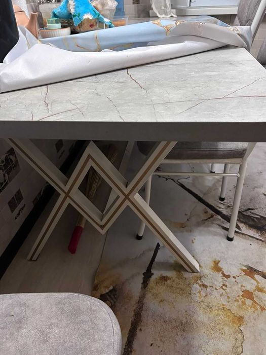 Стол и стулья 6 шт для кухни