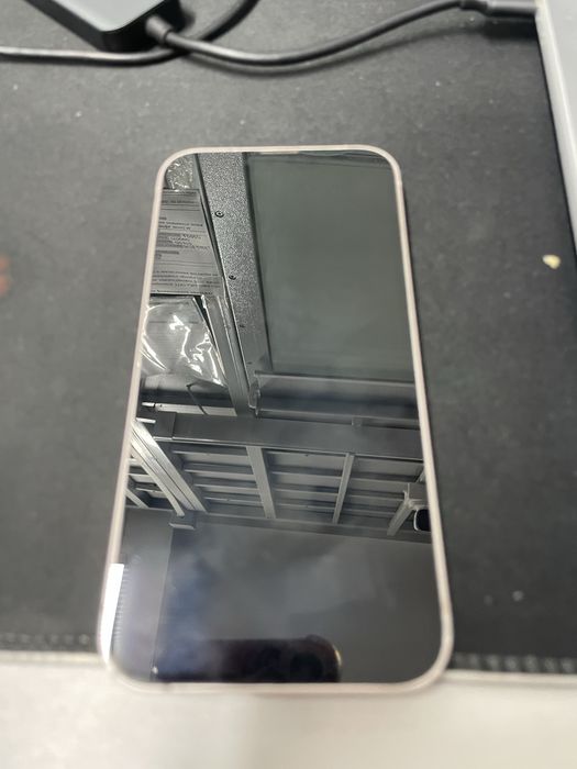 Iphone 13  розовый