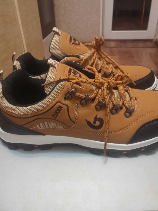 Кроссовки трекинговые