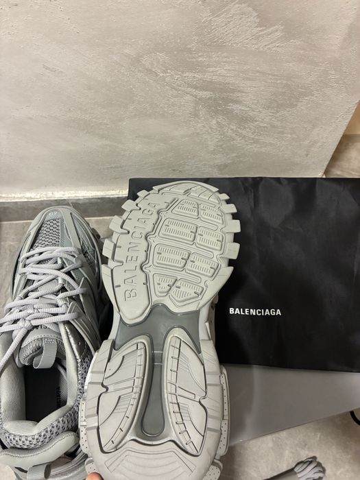 vand balenciaga track marime 42