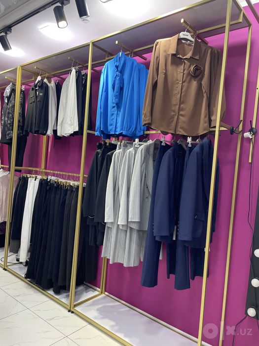 Стильные стеллажи для магазина