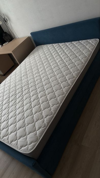 Продаю кровать с матрасом