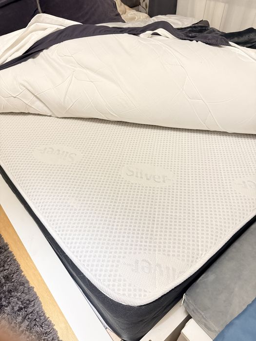 Vand pat cu saltea in stare foarte buna