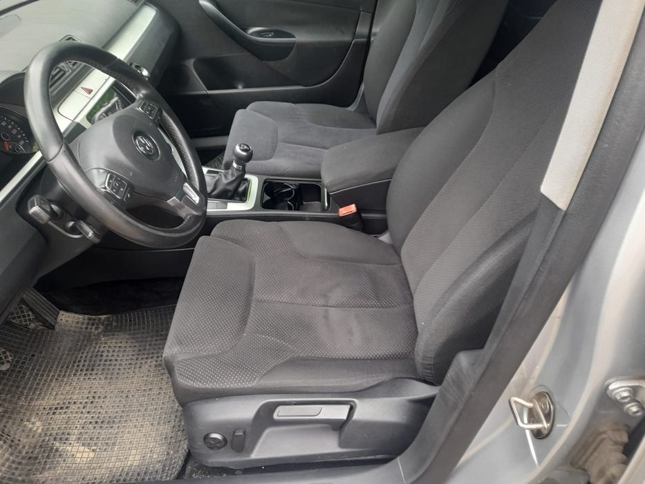 Vând Volkswagen Passat