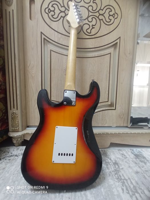 Электро гитара с чехлом