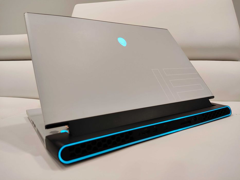 Laptop Gaming Alienware,  Intel Core i7-10870H,, ram 32 GB, NVIDIA GeForce RTX 3070 8GB, 300hz