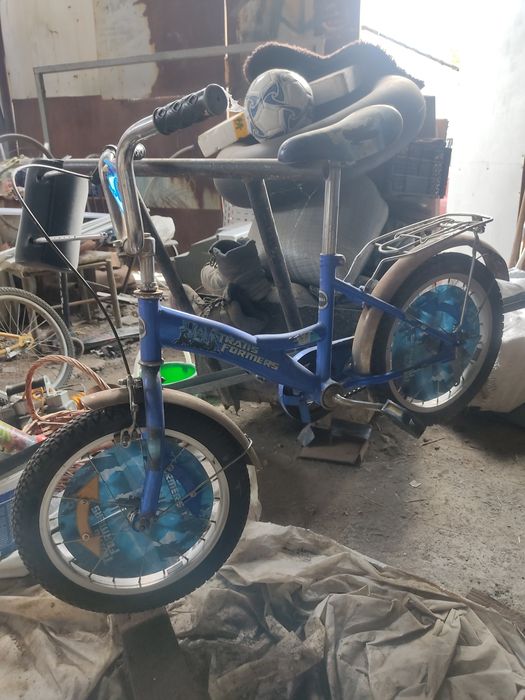 Велосипед на детский в нормальном состоянии 4+12 лет