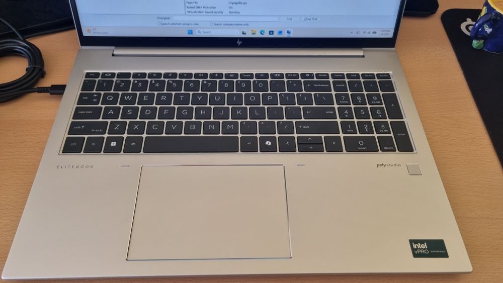 HP EliteBook 860 g11