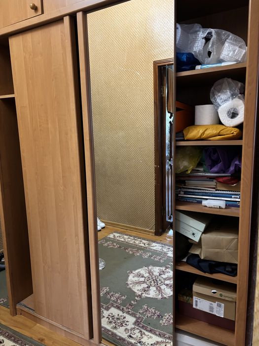 Продается шкаф (прихожий)