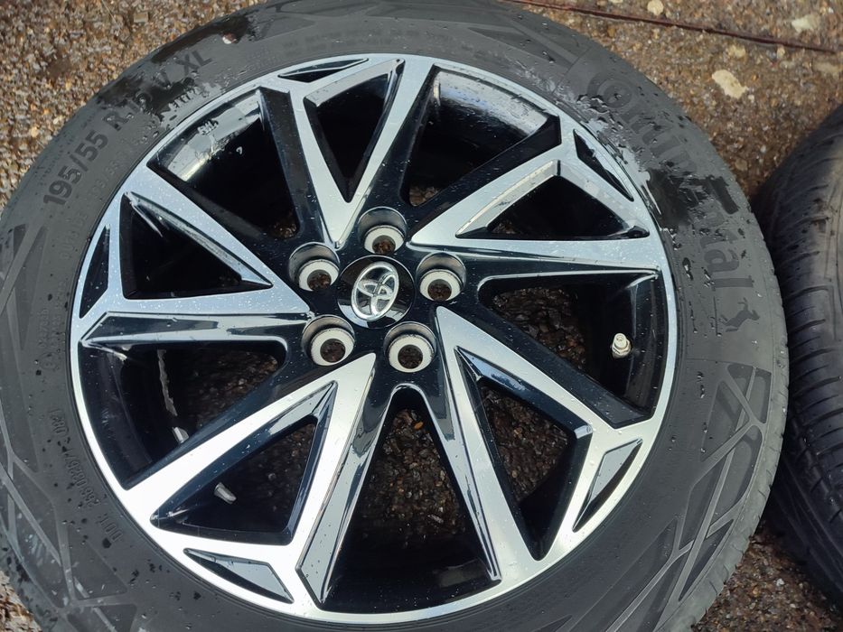 16" оригинални алуминиеви джанти за Toyota Yaris hybrid.