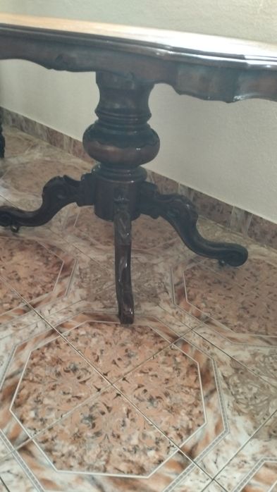 Masa sculptata cu 6 scaune