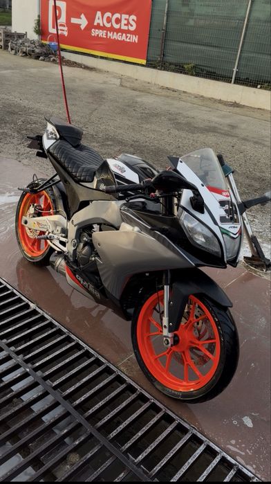 Aprilia rs4 125.