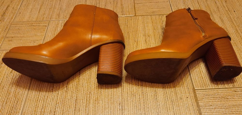 Ghete Pull & Bear mar. 37, culoare camel