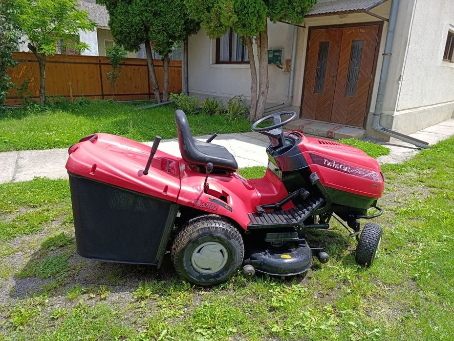 Vand tractoras de tuns iarba Twin Cut