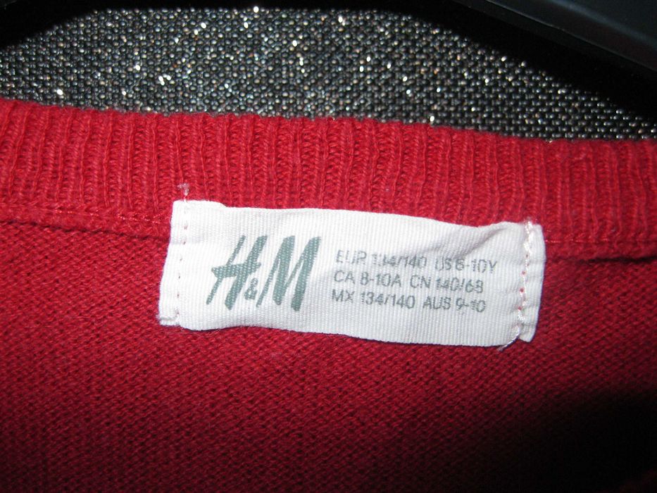 Красив червен пуловер за момиче на възраст 8-10 години