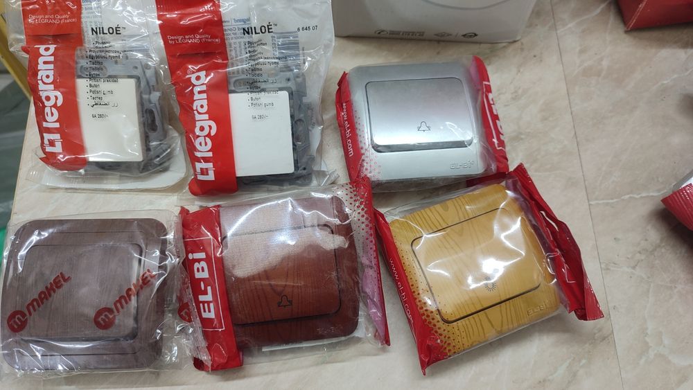 Ключ за стълбищтно осветление legrand БУТОН CARIVA КРЕМ С РАМКА