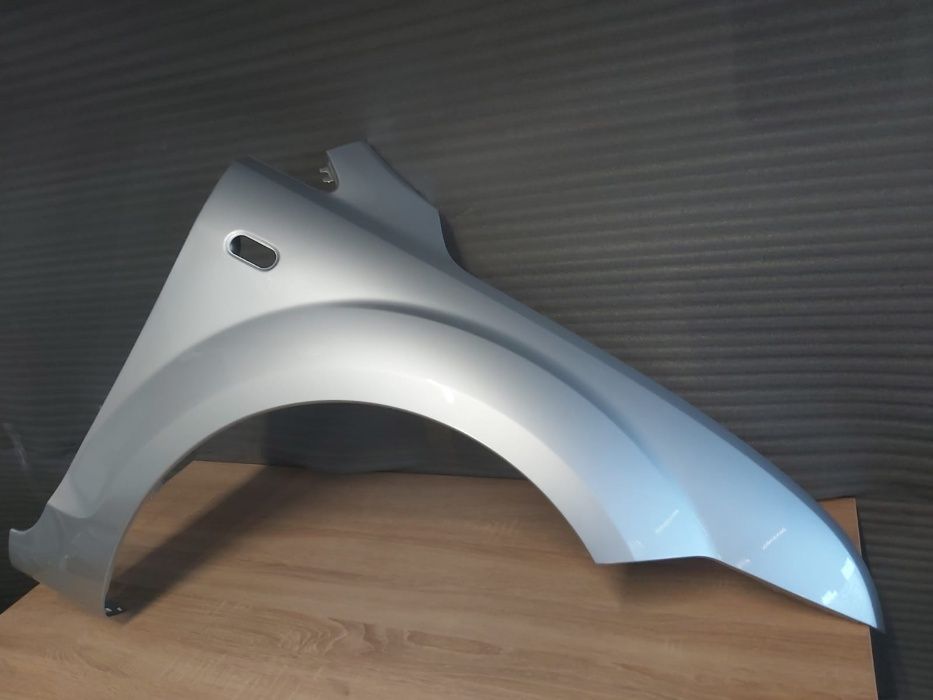 Aripa Fata Dreapta Ford Focus 2/II 2004-2008 (MoonDust Silver)