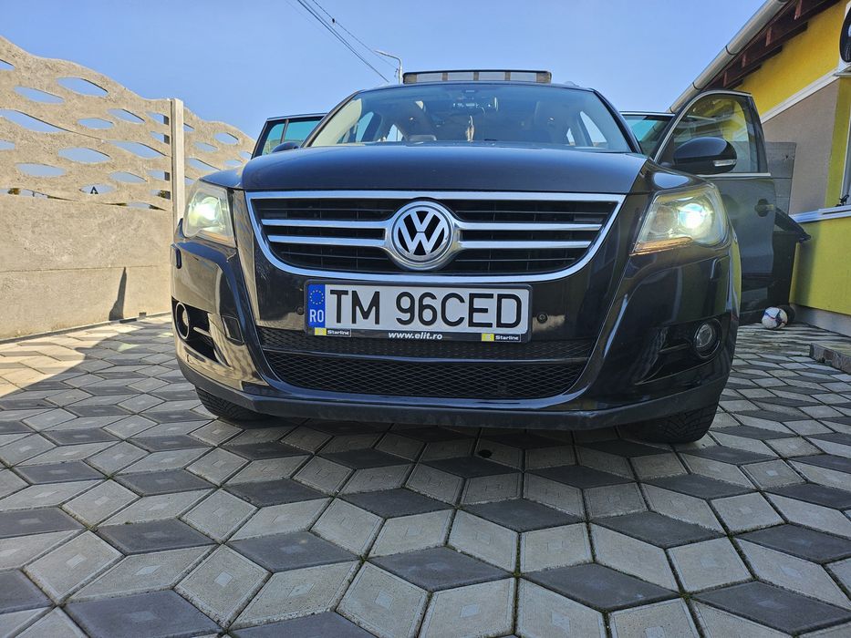 VOLKSWAGEN Tiguan