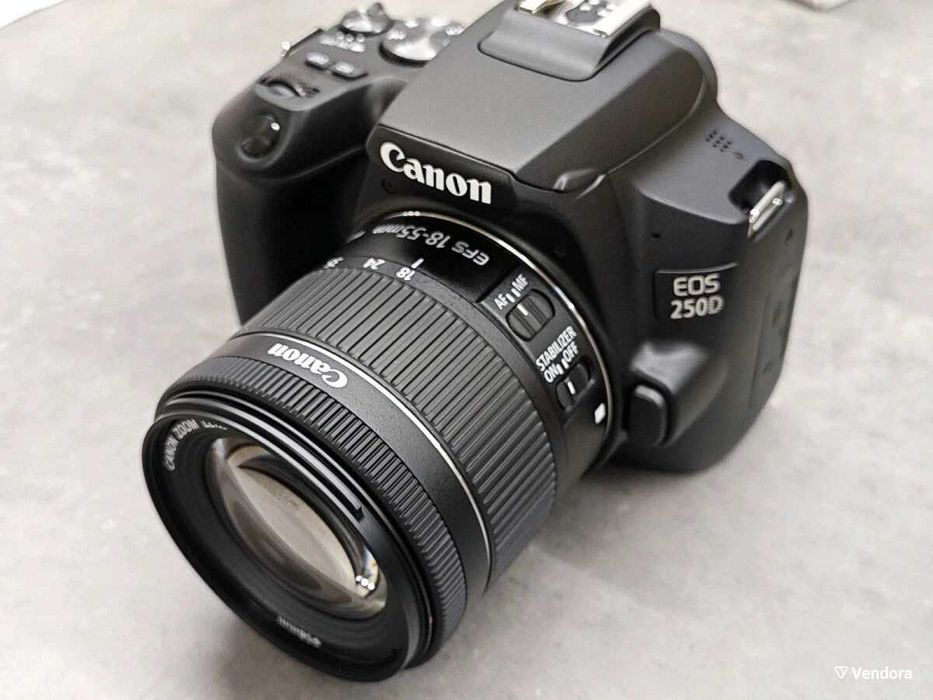 Продавам цифров фотоапарат CANON EOS 250D