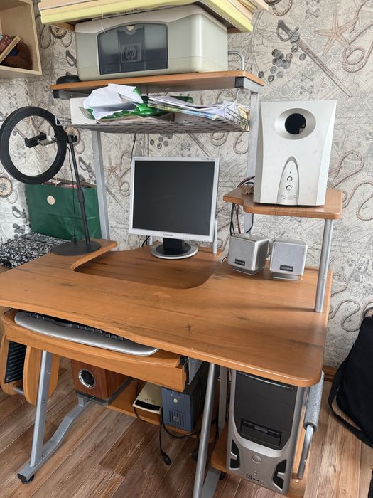 Компьютер, компьютерный столик, принтер