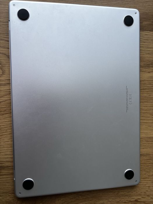 MacBook Air M2 15-inch