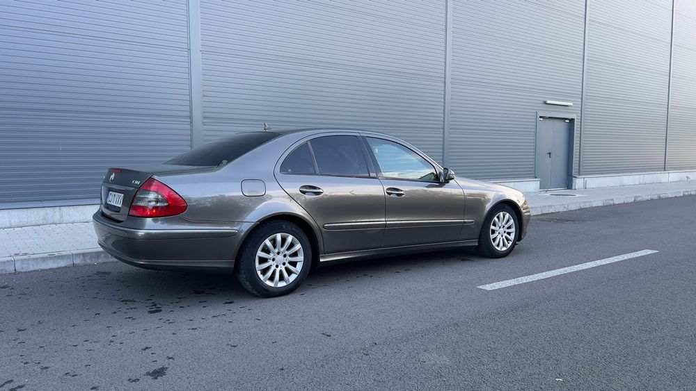 MERCEDES-BENZ E-Class