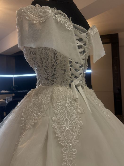Vand rochie mireasa printesa