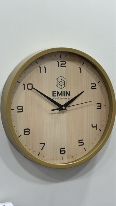 Devor soat sizning logotip bilan