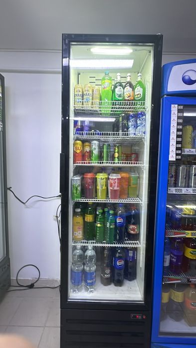 Продам витринный холодильник